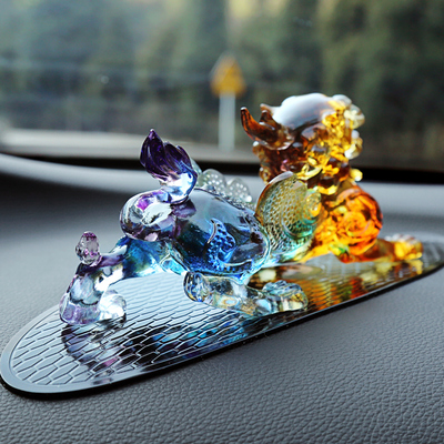 琉璃车载麒麟貔貅 创意与守护并存的汽车装饰艺术